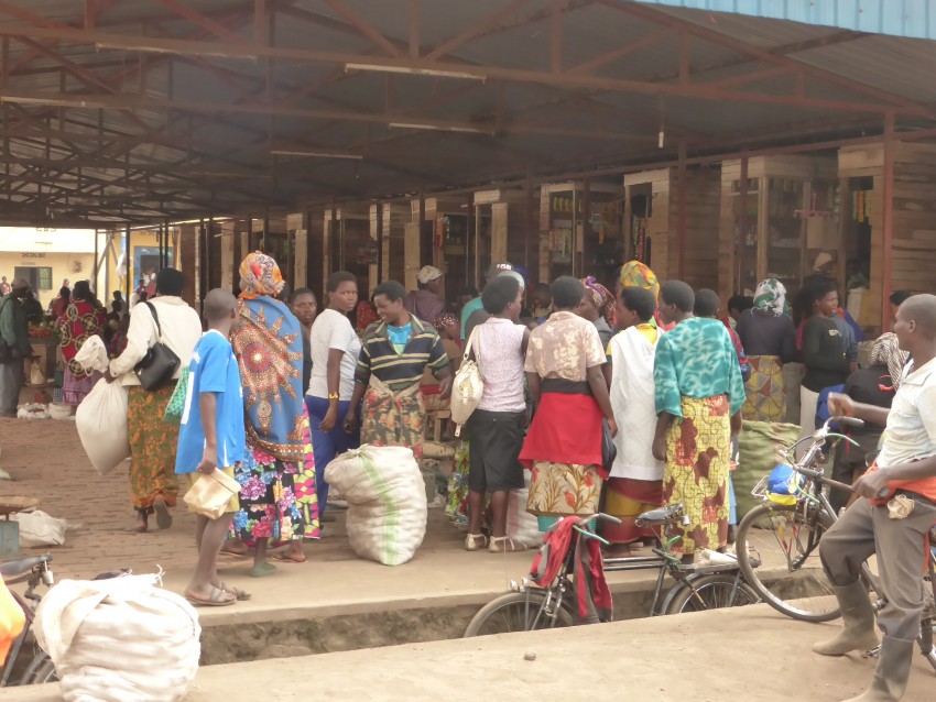 Ladies fighting at the market. 